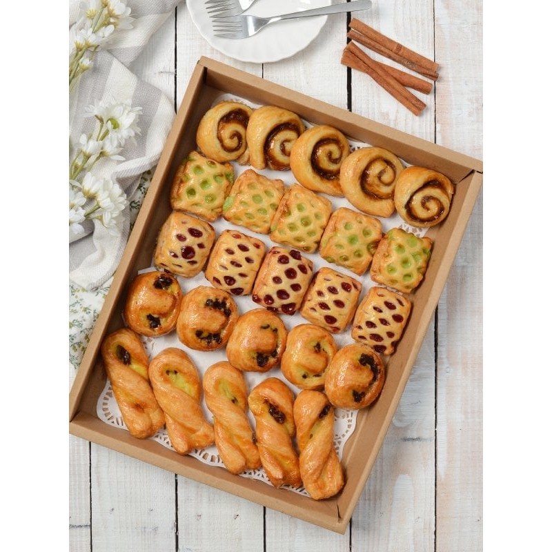 Deluxe Danishes Party Box (25 pcs)